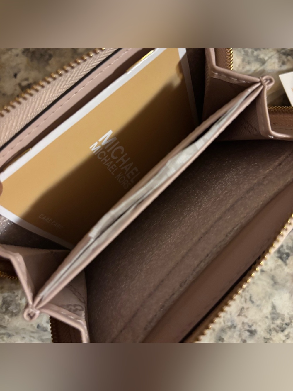 SOLD!!!! MICHAEL KORS JET SET SMALL ZIP AROUND CARD CASE - Picture 7 of 12